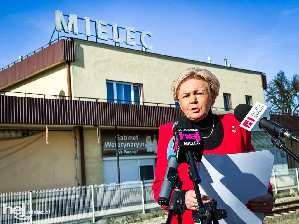 Kolejowa konferencja prasowa posłanki Skowrońskiej