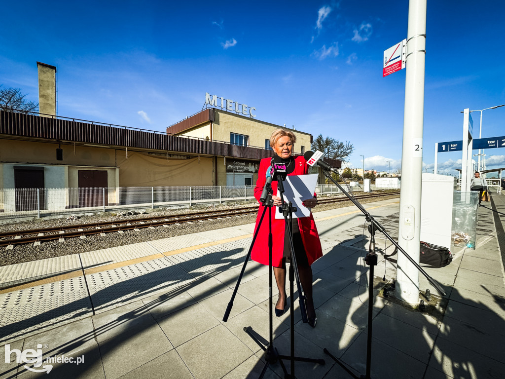 Kolejowa konferencja prasowa posłanki Skowrońskiej