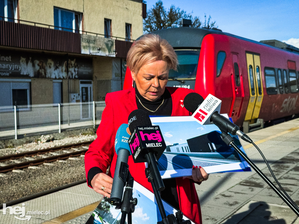 Kolejowa konferencja prasowa posłanki Skowrońskiej