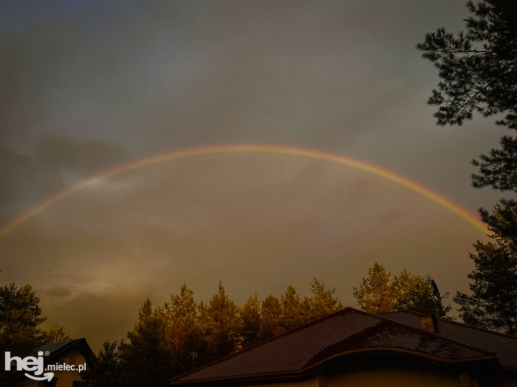 Zjawiskowa tęcza i zachód