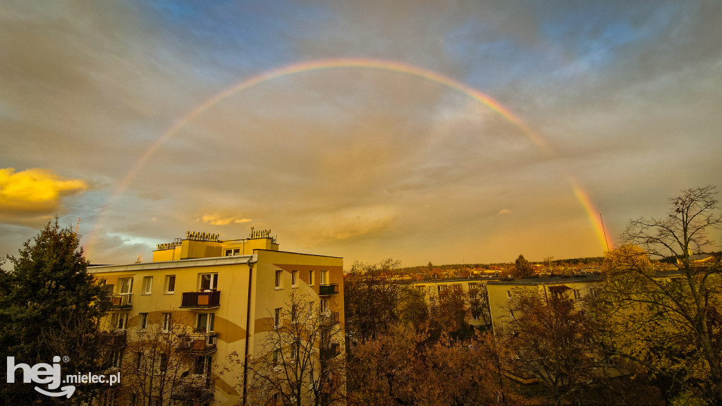 Zjawiskowa tęcza i zachód