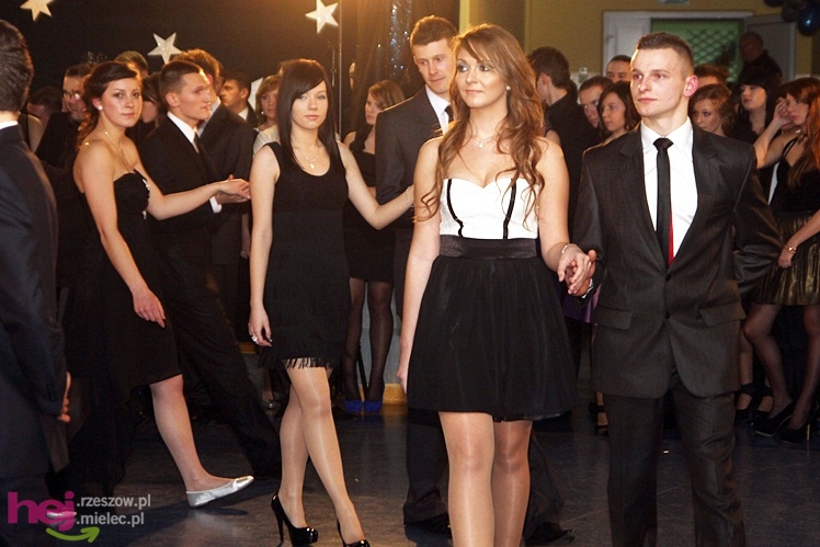 Studniówka II Liceum w 2013 roku - część I tanecznego Poloneza