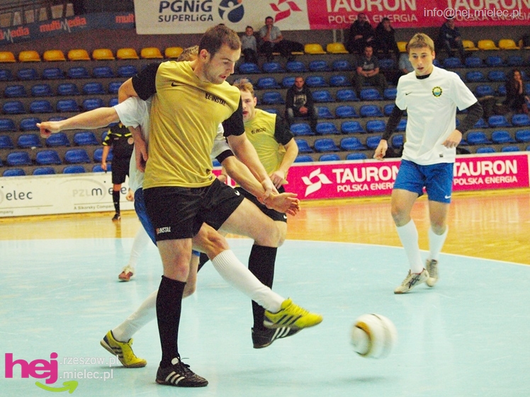 II Charytatywny Turniej Piłkarski Derby Mielca 2012 - część I