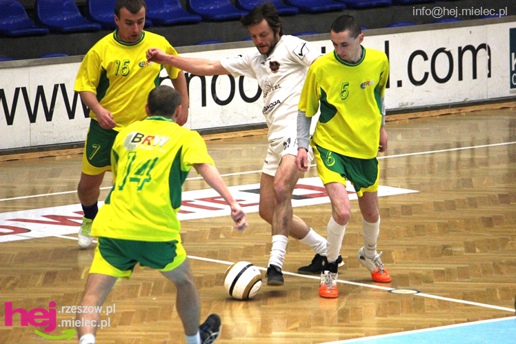 II Charytatywny Turniej Piłkarski Derby Mielca 2012 - część I