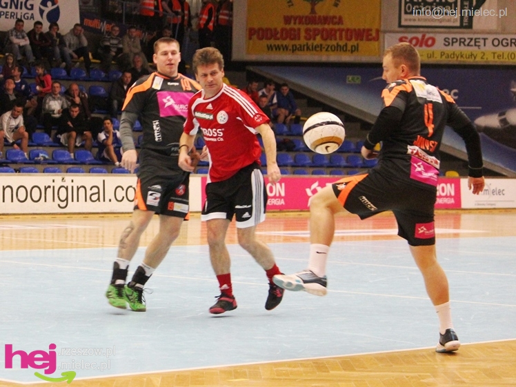 II Charytatywny Turniej Piłkarski Derby Mielca 2012 - część I