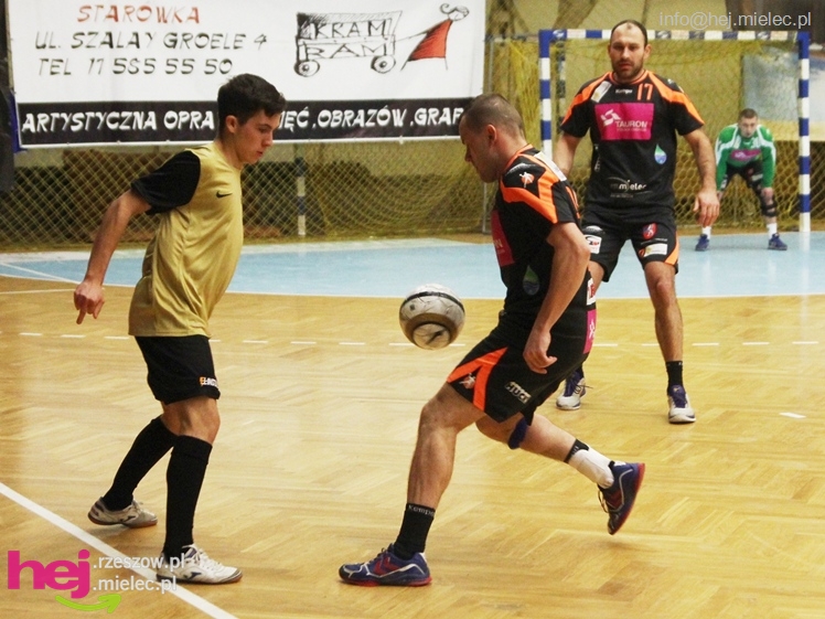 II Charytatywny Turniej Piłkarski Derby Mielca 2012 - część I