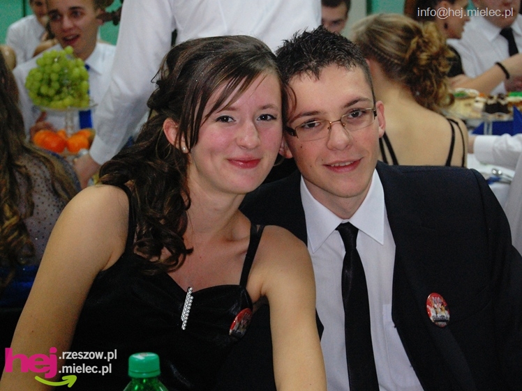 Studniówka w Zespole Szkół imienia Groszkowskiego - część 1