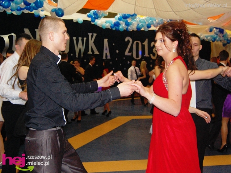 Studniówka w Zespole Szkół imienia Groszkowskiego - część 1