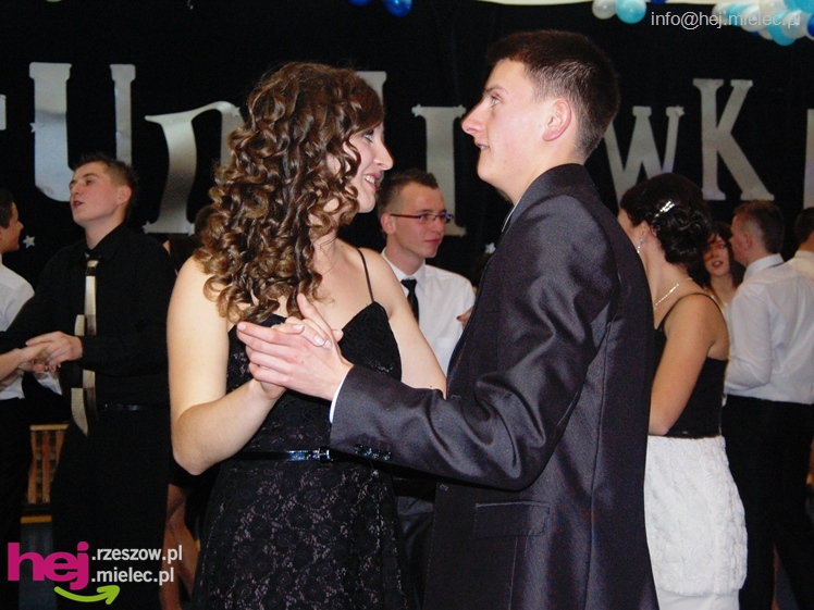 Studniówka w Zespole Szkół imienia Groszkowskiego - część 1