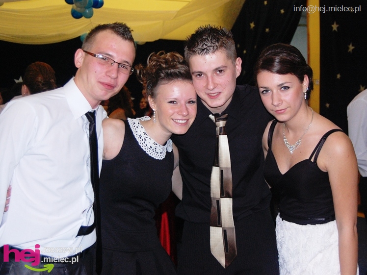 Studniówka w Zespole Szkół imienia Groszkowskiego - część 1