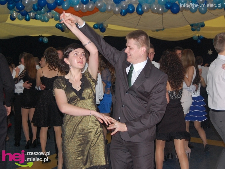 Studniówka w Zespole Szkół imienia Groszkowskiego - część 1