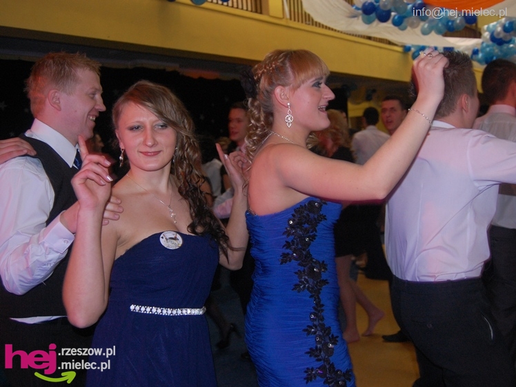 Studniówka w Zespole Szkół imienia Groszkowskiego - część 1