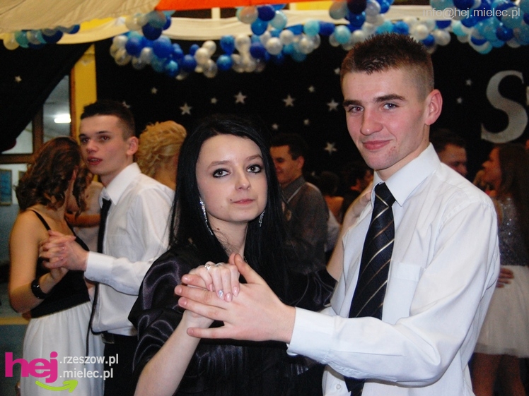 Studniówka w Zespole Szkół imienia Groszkowskiego - część 1