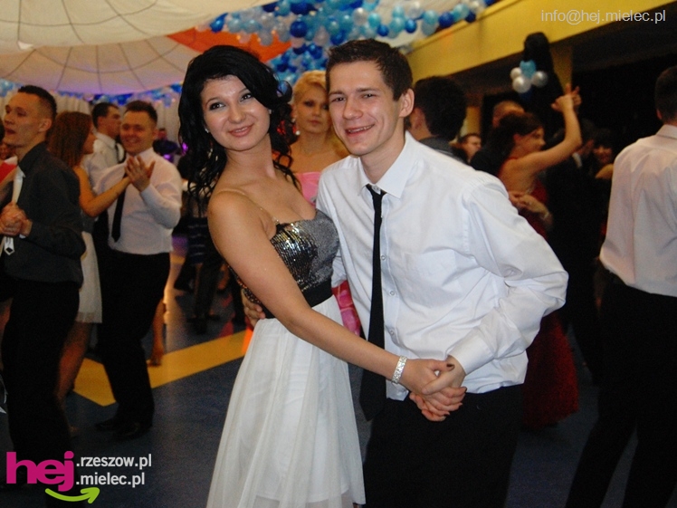 Studniówka w Zespole Szkół imienia Groszkowskiego - część 1