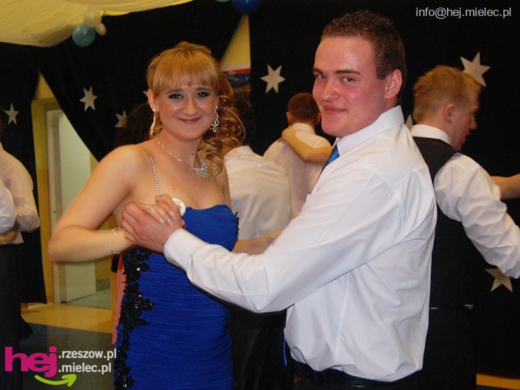 Studniówka w Zespole Szkół imienia Groszkowskiego - część 1