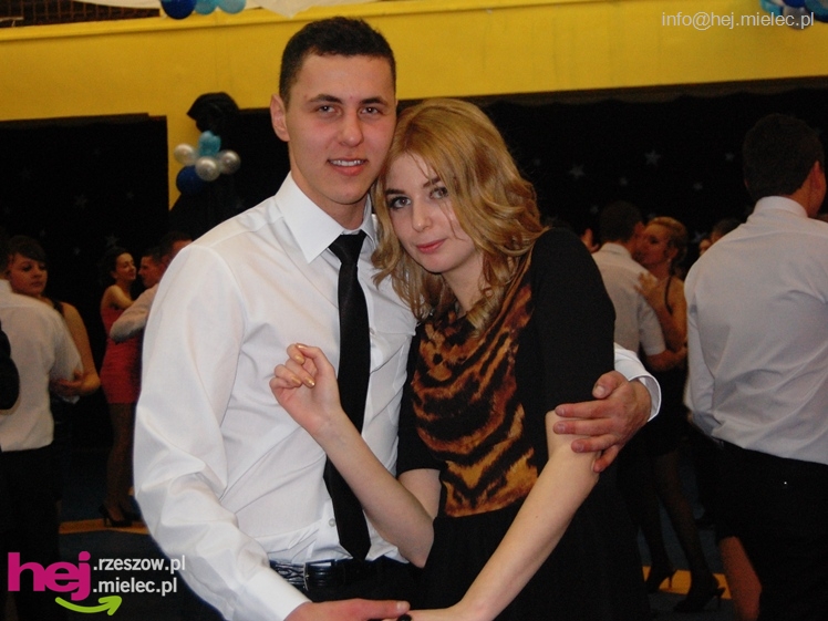 Studniówka w Zespole Szkół imienia Groszkowskiego - część 1