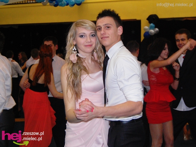 Studniówka w Zespole Szkół imienia Groszkowskiego - część 1