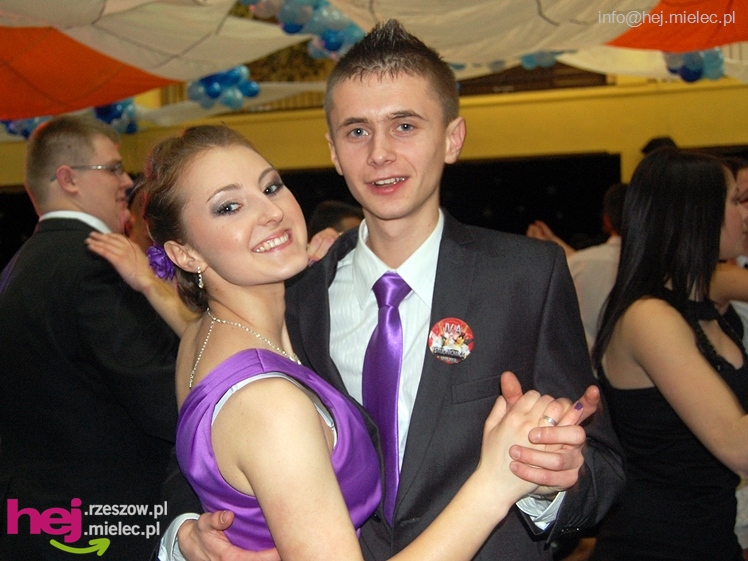 Studniówka w Zespole Szkół imienia Groszkowskiego - część 1