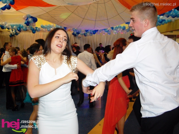 Studniówka w Zespole Szkół imienia Groszkowskiego - część 1