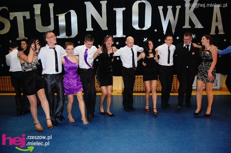 Studniówka w Zespole Szkół imienia Groszkowskiego - część 1