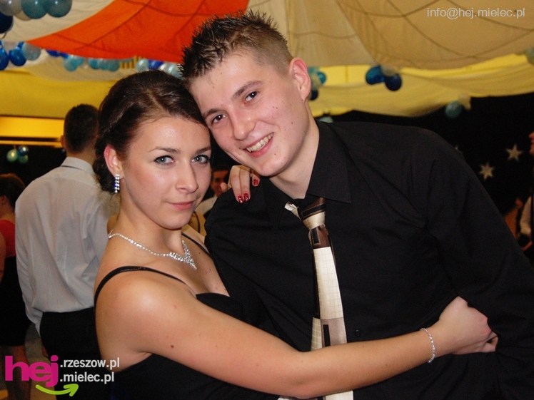 Studniówka w Zespole Szkół imienia Groszkowskiego - część 1