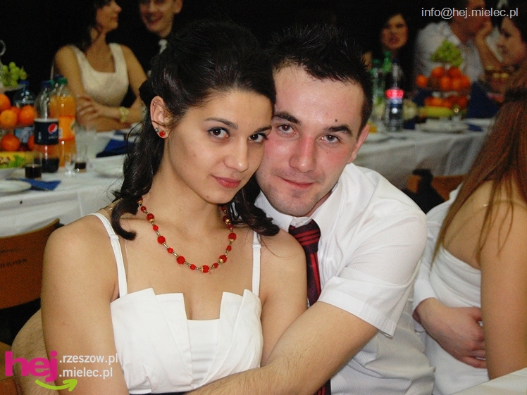 Studniówka w Zespole Szkół imienia Groszkowskiego - część 1