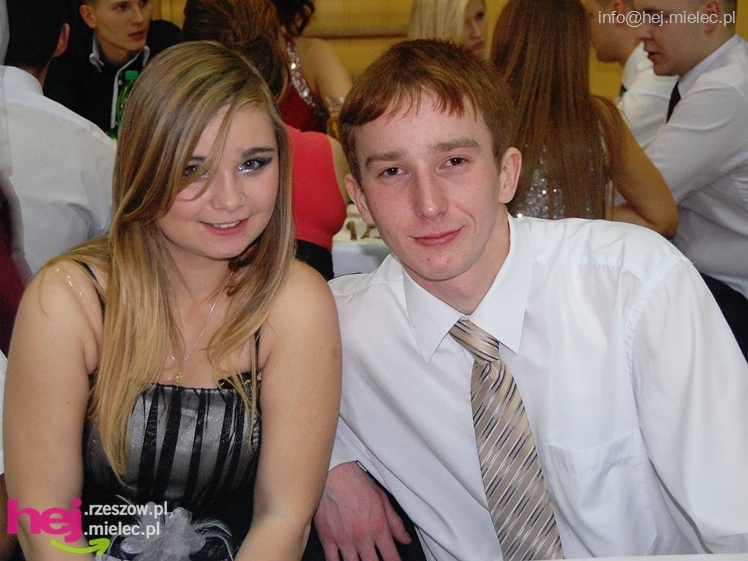 Studniówka w Zespole Szkół imienia Groszkowskiego - część 1