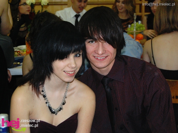 Studniówka w Zespole Szkół imienia Groszkowskiego - część 1