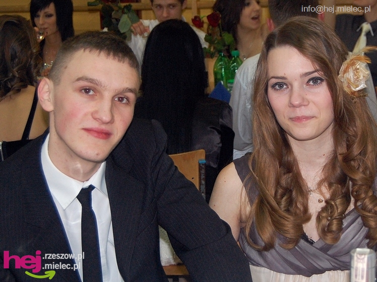 Studniówka w Zespole Szkół imienia Groszkowskiego - część 1