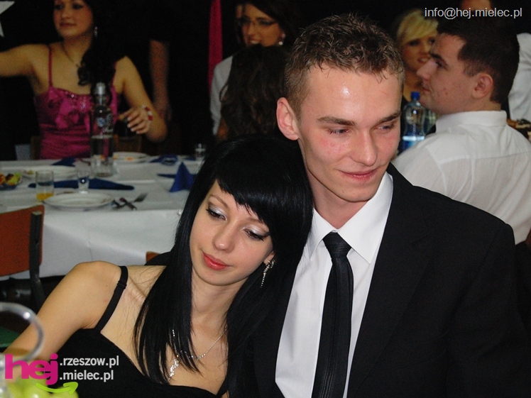 Studniówka w Zespole Szkół imienia Groszkowskiego - część 1