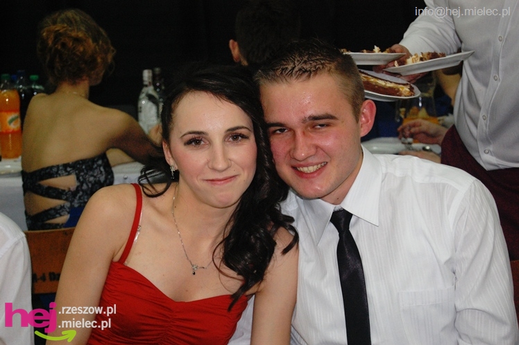 Studniówka w Zespole Szkół imienia Groszkowskiego - część 1