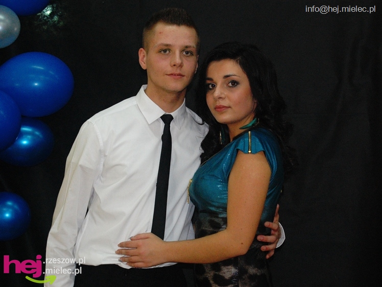 Studniówka w Zespole Szkół imienia Groszkowskiego - część 1