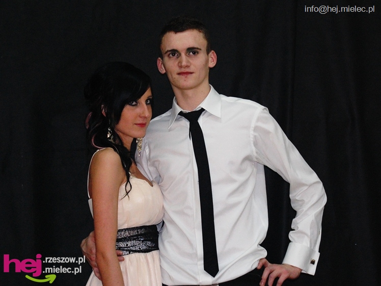 Studniówka w Zespole Szkół imienia Groszkowskiego - część 1