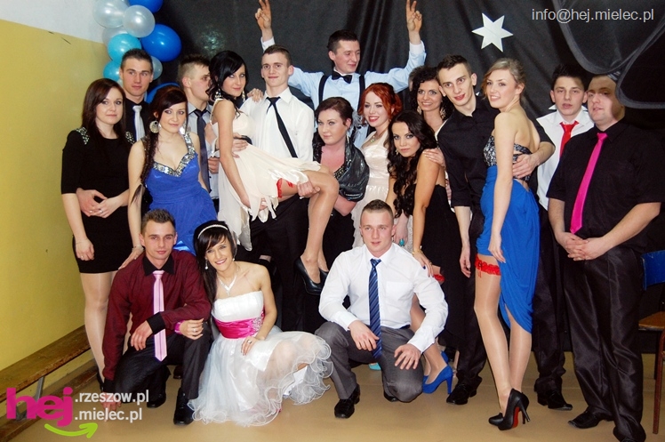 Studniówka w Zespole Szkół imienia Groszkowskiego - część 1