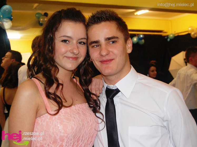 Studniówka w Zespole Szkół imienia Groszkowskiego - część 1