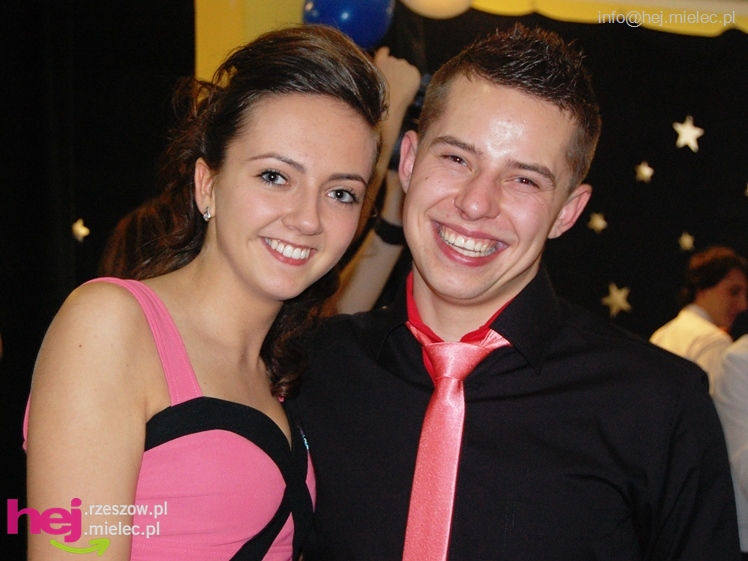 Studniówka w Zespole Szkół imienia Groszkowskiego - część 1