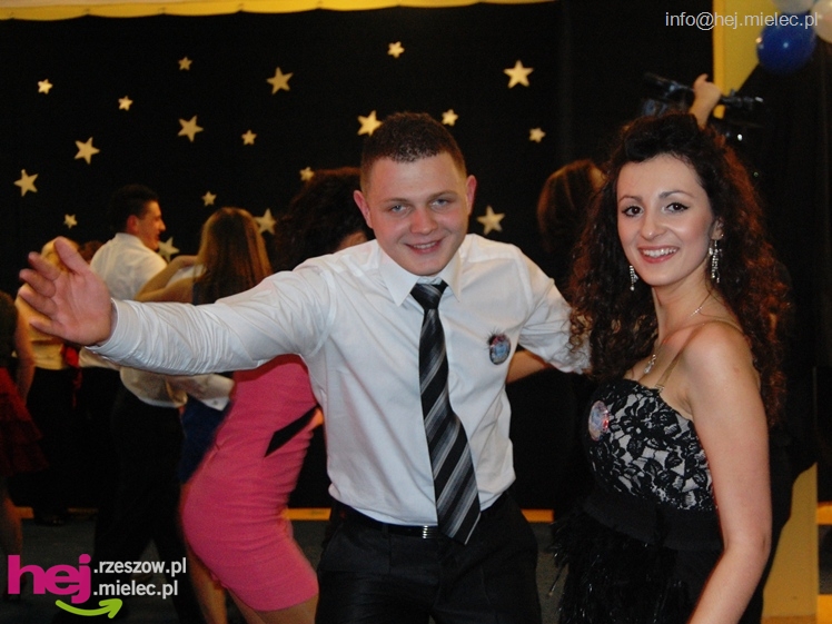 Studniówka w Zespole Szkół imienia Groszkowskiego - część 1