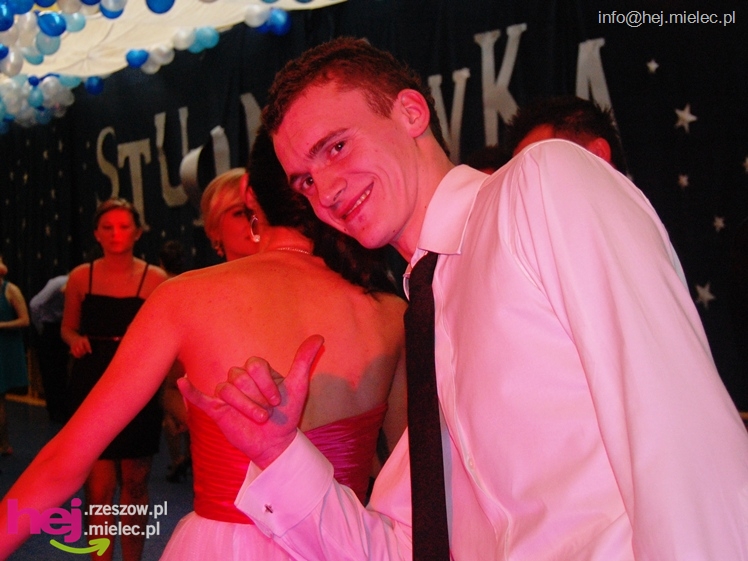 Studniówka w Zespole Szkół imienia Groszkowskiego - część 1