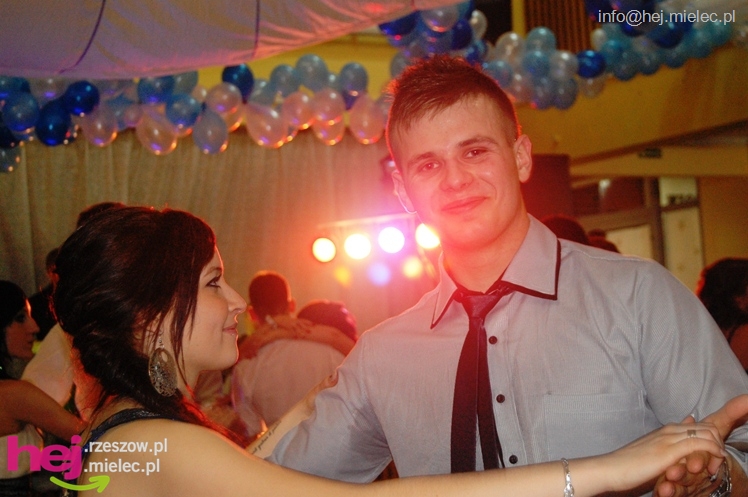 Studniówka w Zespole Szkół imienia Groszkowskiego - część 1