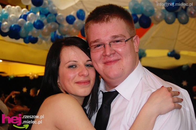 Studniówka w Zespole Szkół imienia Groszkowskiego - część 1