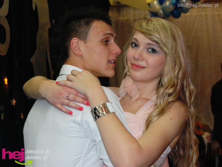 Studniówka w Zespole Szkół imienia Groszkowskiego - część 1