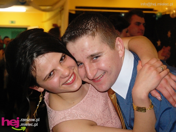 Studniówka w Zespole Szkół imienia Groszkowskiego - część 1