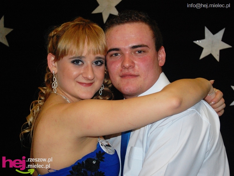 Studniówka w Zespole Szkół imienia Groszkowskiego - część 1