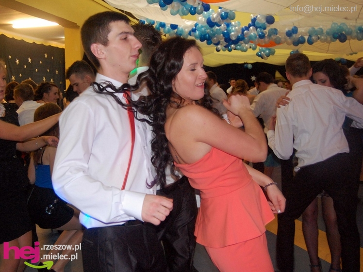 Studniówka w Zespole Szkół imienia Groszkowskiego - część 1