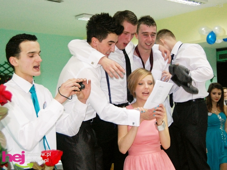 Studniówka w Zespole Szkół imienia Groszkowskiego - część 1