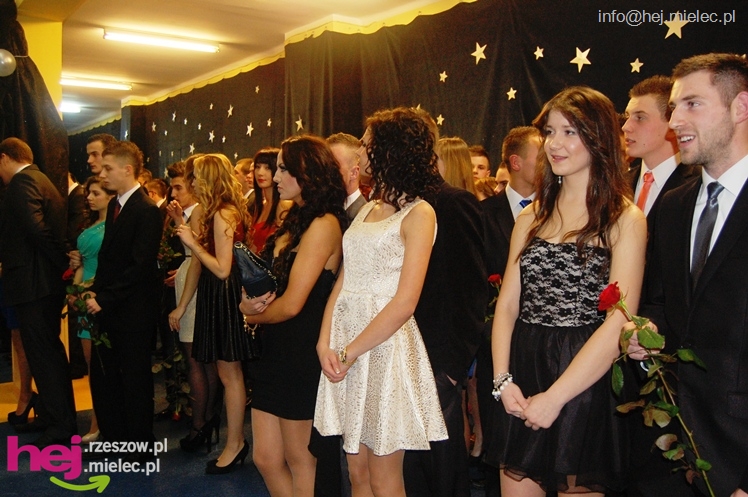 Studniówka w Zespole Szkół imienia Groszkowskiego - część 1