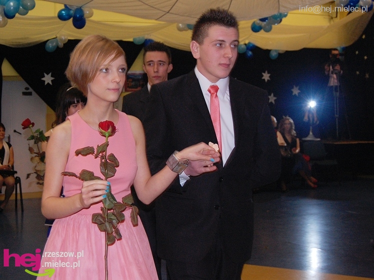 Studniówka w Zespole Szkół imienia Groszkowskiego - część 1