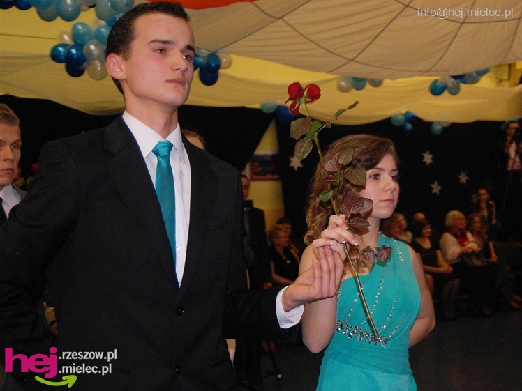 Studniówka w Zespole Szkół imienia Groszkowskiego - część 1