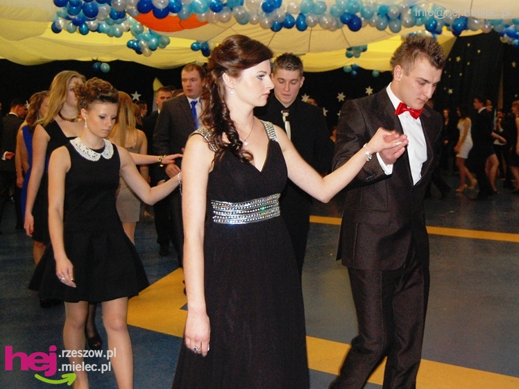 Studniówka w Zespole Szkół imienia Groszkowskiego - część 1