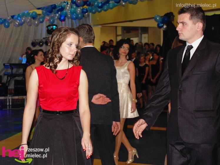 Studniówka w Zespole Szkół imienia Groszkowskiego - część 1